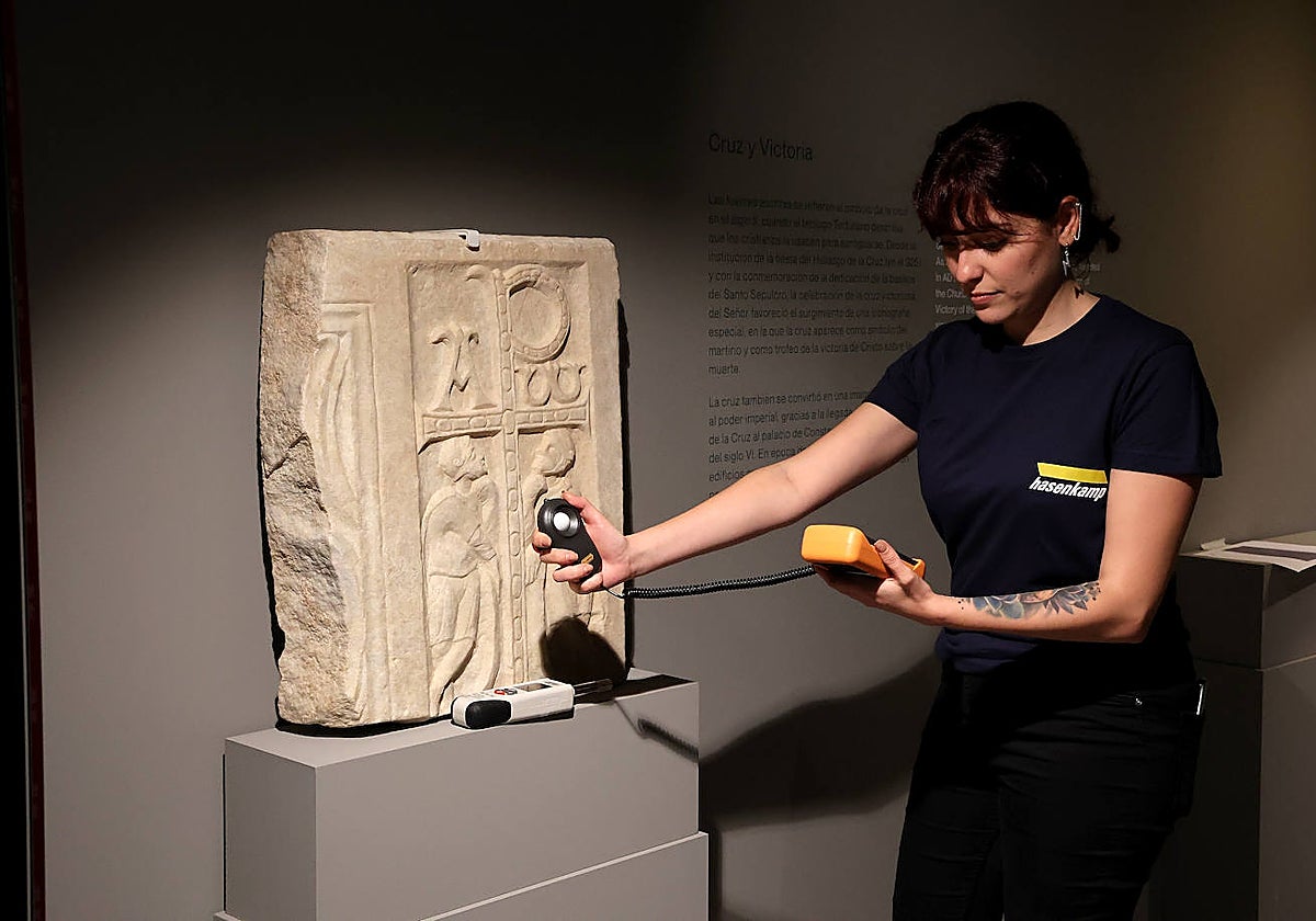 Las piezas de la exposición sobre el Mediterráneo cristiano empiezan a ocupar su lugar en Córdoba