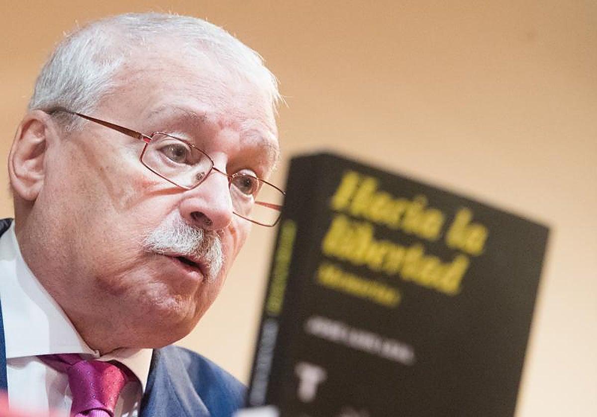 Leguina reaparece tras su expulsión del PSOE: «Que alguien quiera destruir el espíritu de la Transición no significa que los demás nos dejemos»