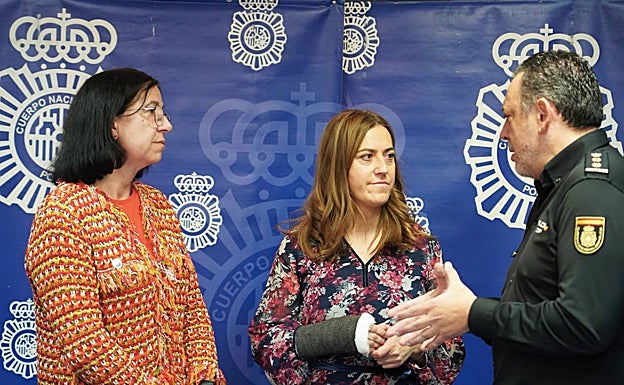 La delegada del Gobierno en Castilla y León, Virginia Barcones, y el jefe de Brigada de la Unidad Central de Redes de Inmigración Ilegal y Falsedades Documentales, el comisario José Nieto Barroso, han dado los detalles de la operación