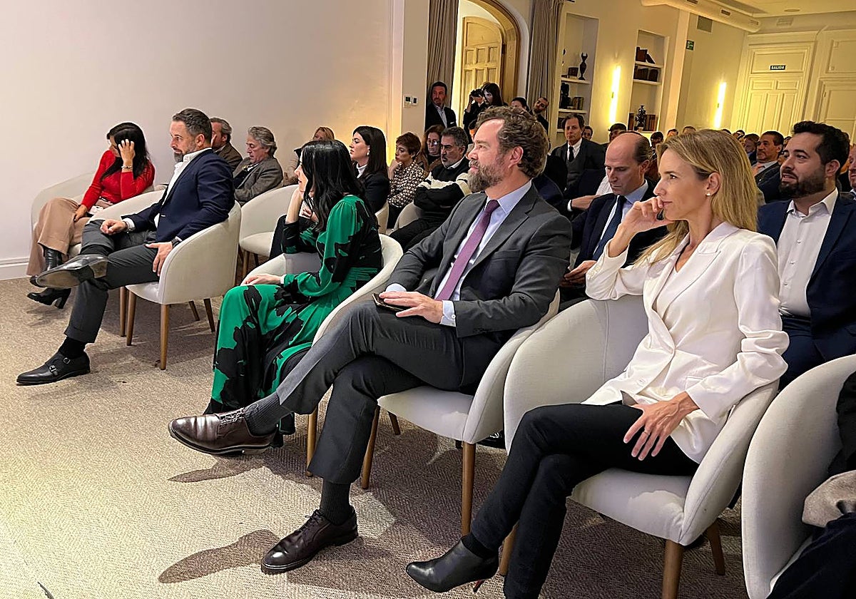 Arrimadas, el lunes, entre Abascal y Espinosa de los Monteros en la presentación de Pie en Pared