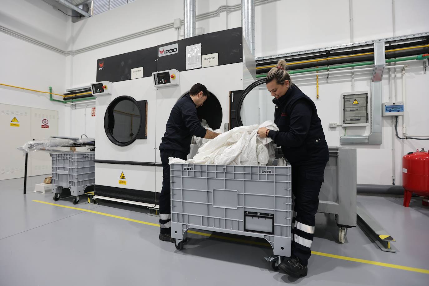 La nueva lavandería de Cáritas Córdoba, en imágenes