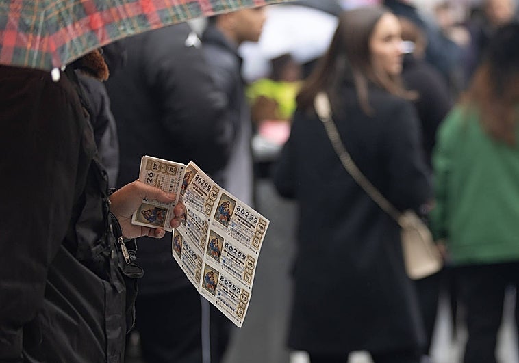 Cómo compartir un décimo de la Lotería de Navidad y evitar problemas si toca