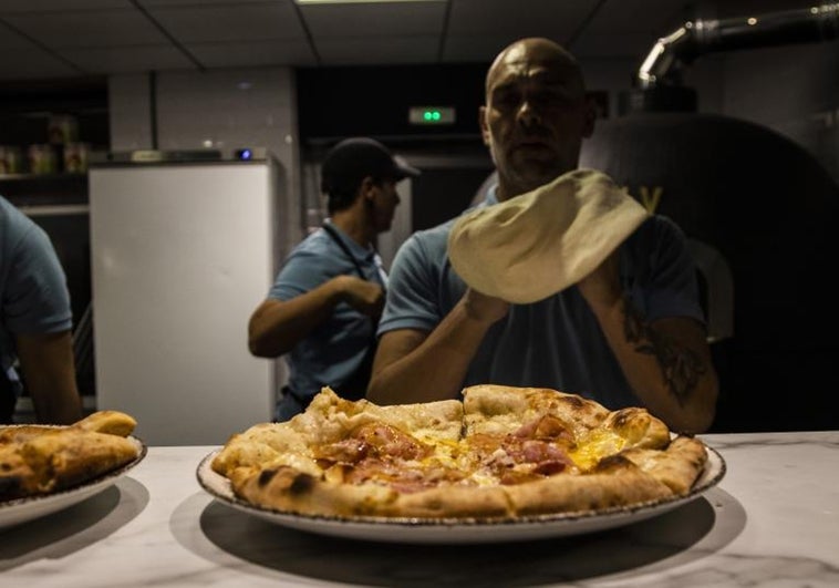 Ditaly trae a Alicante su fórmula de pizzas «a medida» con la firma de autor de cada comensal