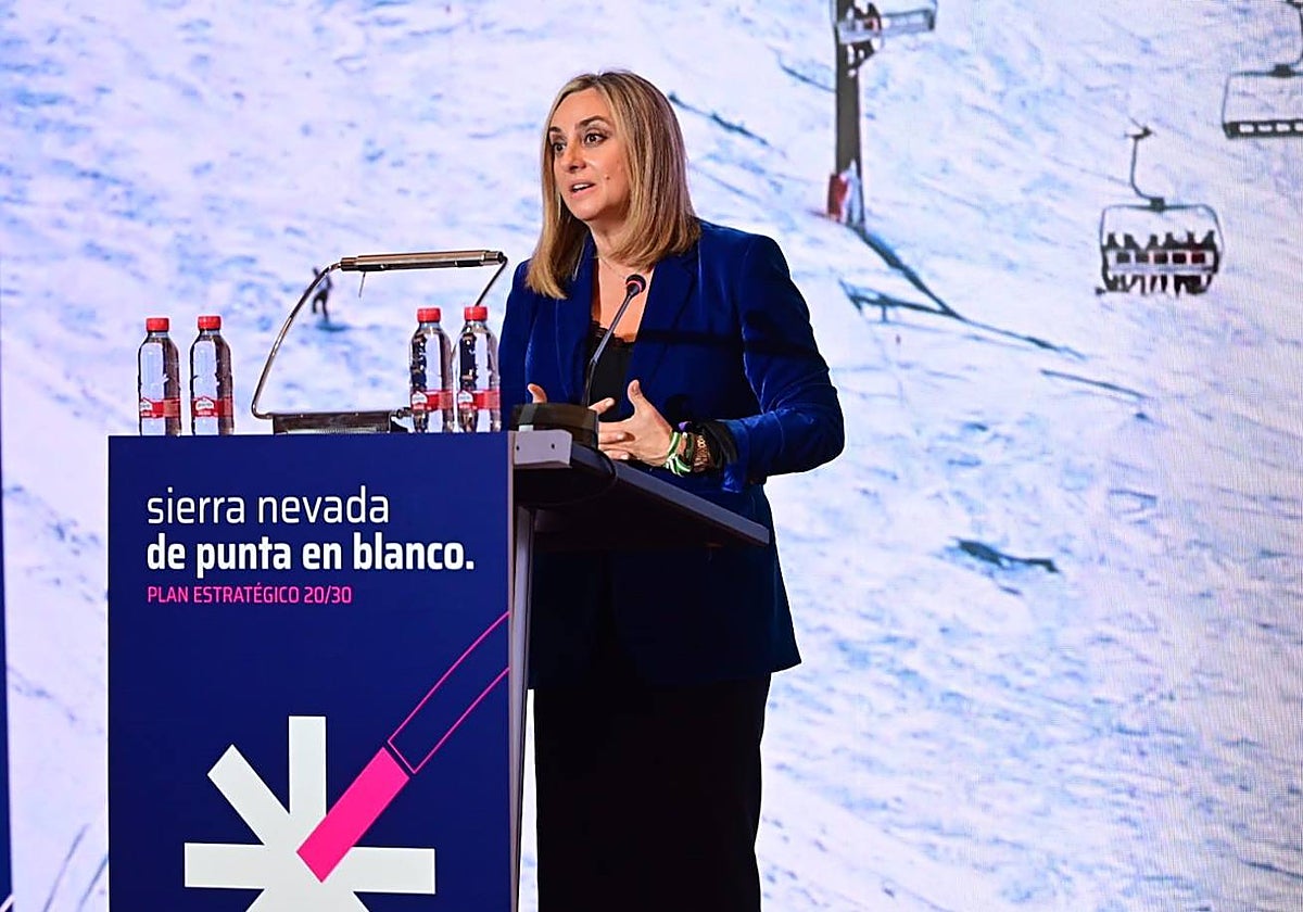 Marifrán Carazo presenta el plan estratégico de Sierra Nevada