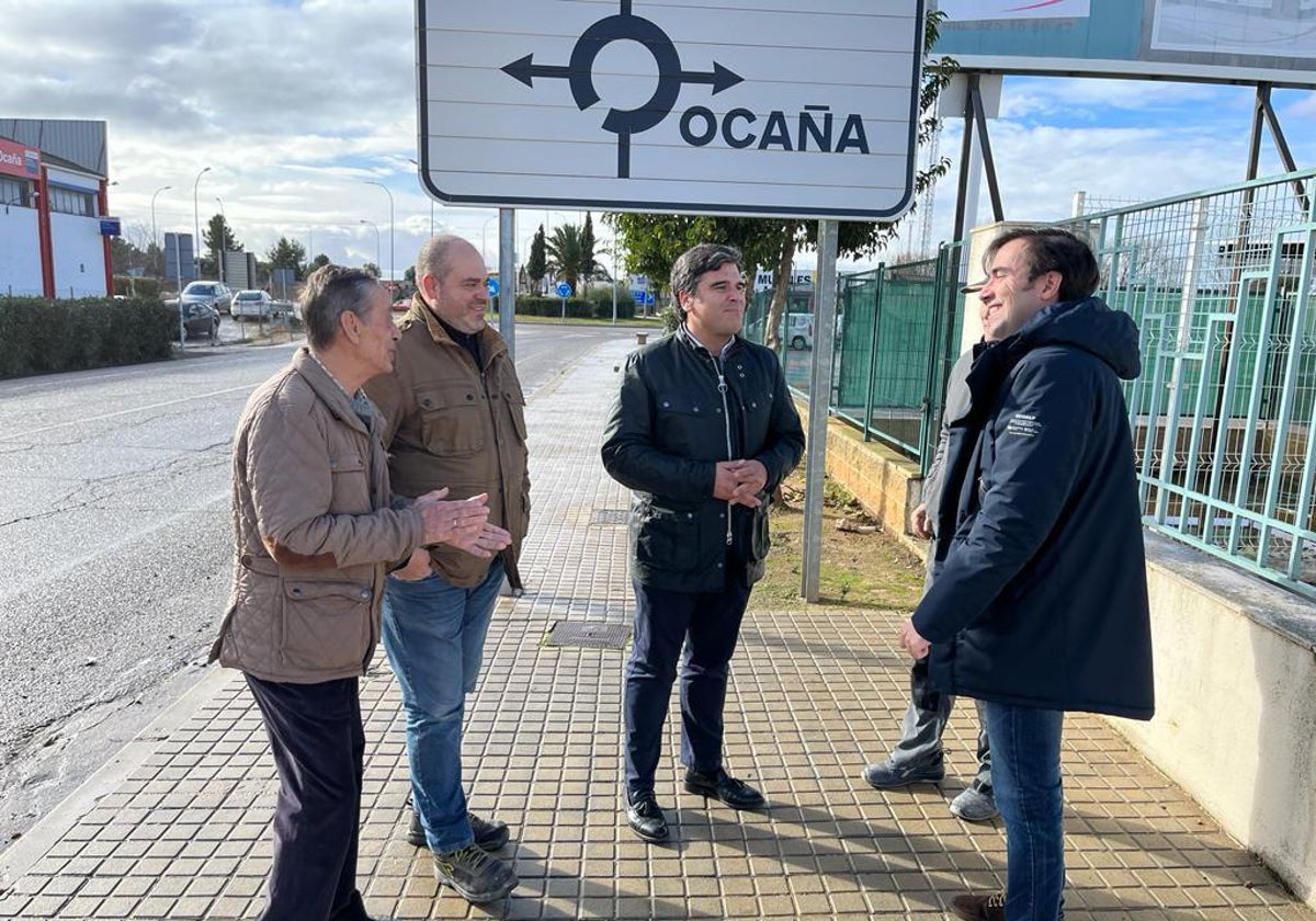 José Manuel Labrador con los concejales del PP de Ocaña