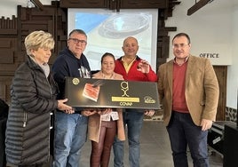 Una bellota de 42 gramos bate el récord de la más grande del Valle de Los Pedroches