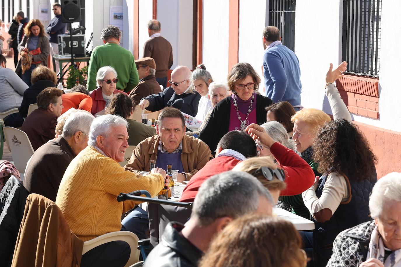 Las tradicionales migas de la Cruz Blanca de Córdoba, en imágenes