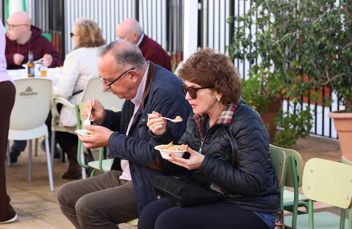 Las tradicionales migas de la Cruz Blanca de Córdoba, en imágenes