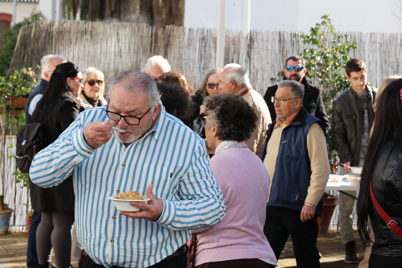 Las tradicionales migas de la Cruz Blanca de Córdoba, en imágenes