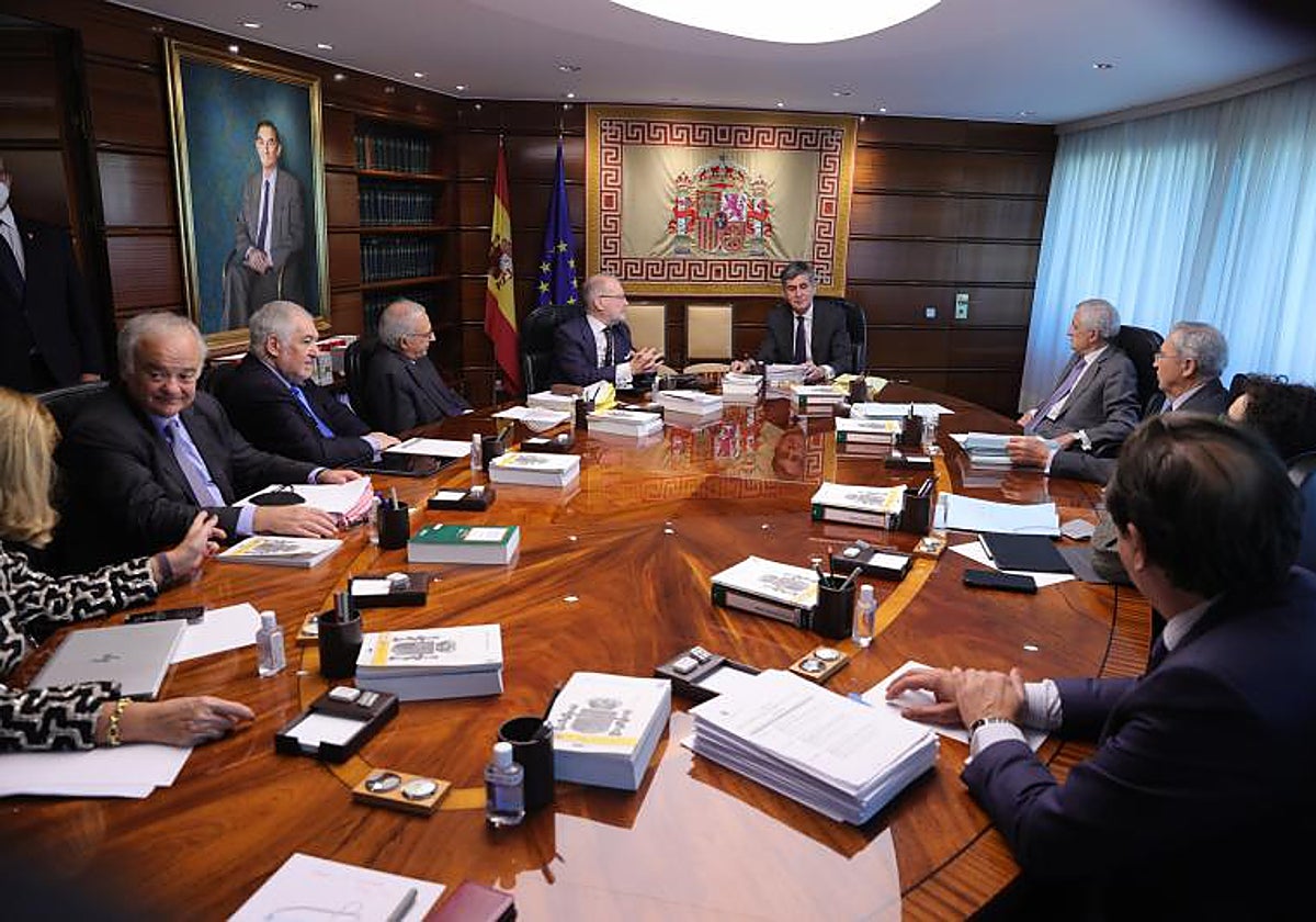 El Tribunal Constitucional suspende el plan judicial de Sánchez