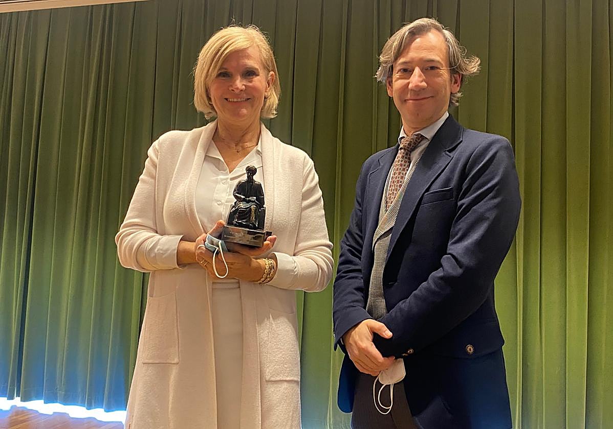 María Neira recibe el reconocimiento del Imibic
