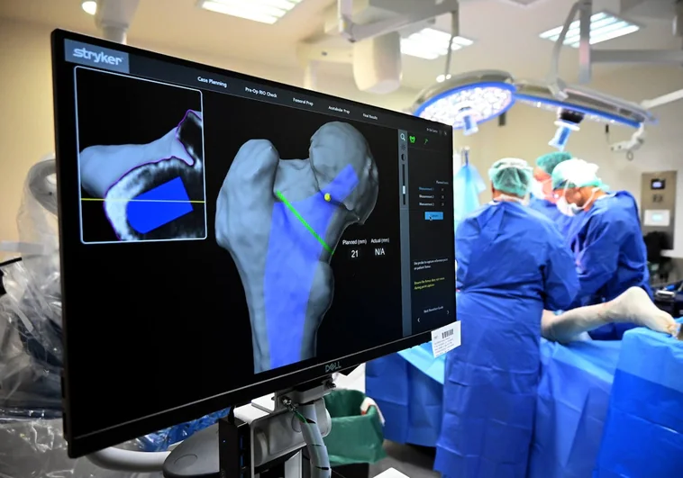 El Clínico de Valladolid, el primer hospital público con un robot para implantar prótesis de cadera y rodilla