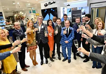 alcaldesa de Santander bendice la nueva tienda de Félix Ramiro
