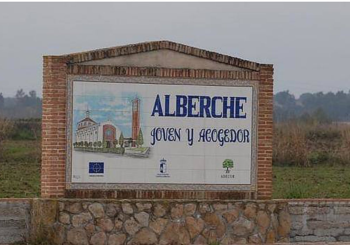 Imagen de archivo de la entrada del pueblo Alberche del Caudillo (Toledo)