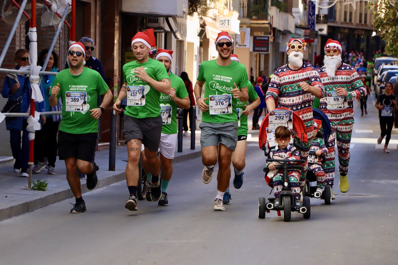 El ambientazo en la San Silvestre de Lucena, en imágenes