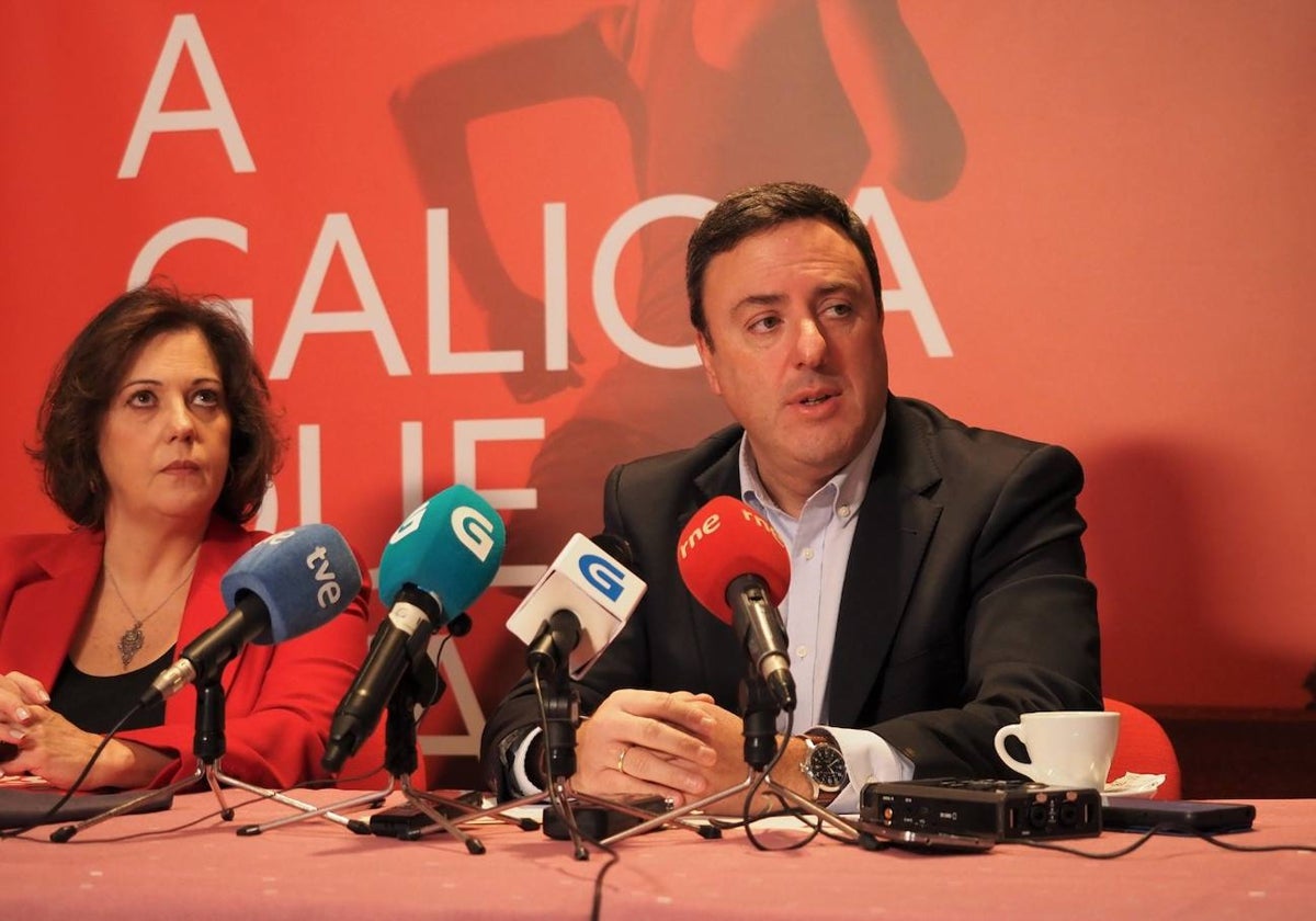 Valentín González Formoso y Begoña Rodríguez Rumbo (PSdeG), en una rueda de prensa este martes