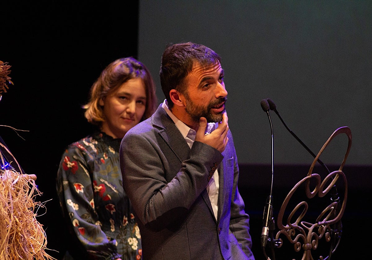 En 2019, Diego Sotelo recogió el premio a Mejor Serie Adaptada por 'En el corredor de la muerte' en el festival de cine y la palabra de Toledo