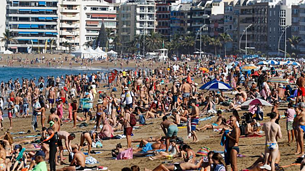 Sol y tiempo de verano en Las Canteras (Gran Canaria)