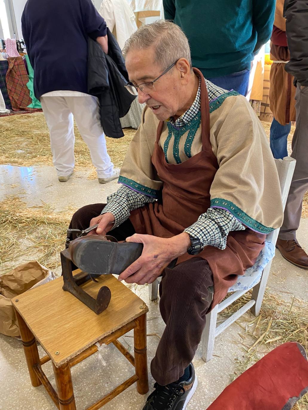 El Belén viviente de la residencia hogar San Pablo de Cáritas Córdoba, en imágenes