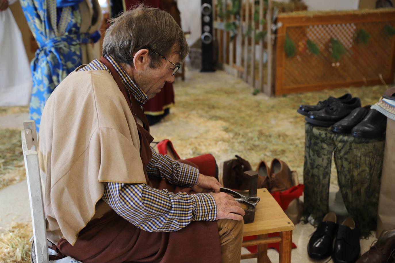 El Belén viviente de la residencia hogar San Pablo de Cáritas Córdoba, en imágenes