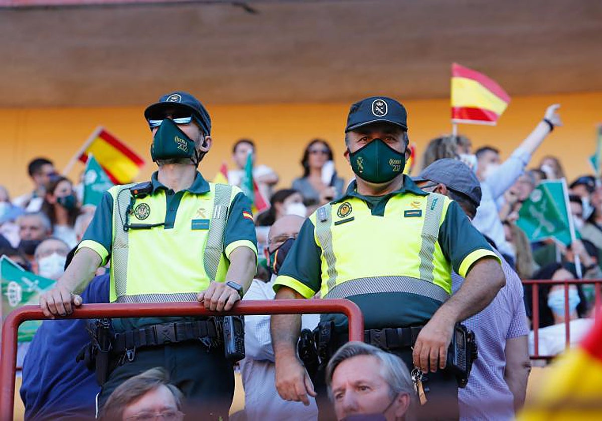 La Guardia Civil en las gradas de una Plaza de Toros