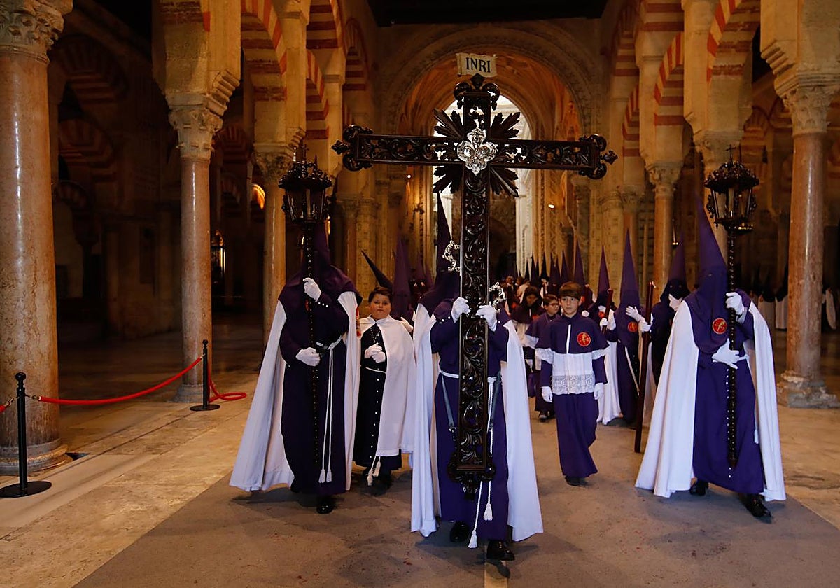 Nazarenos de la hermandad de la Agonía de Córdoba