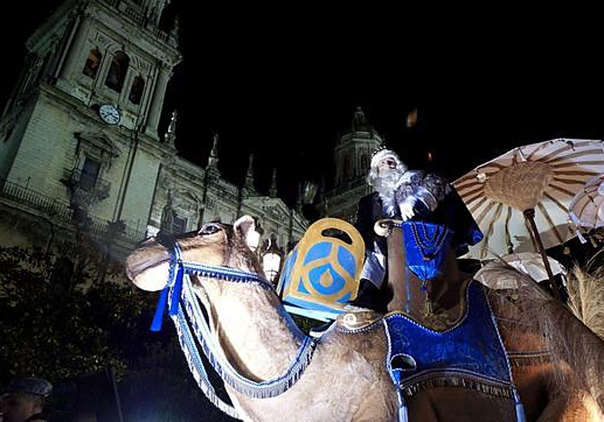 La cabalgata de SS.MM. los Reyes Magos a su paso por la Catedral de Jaén