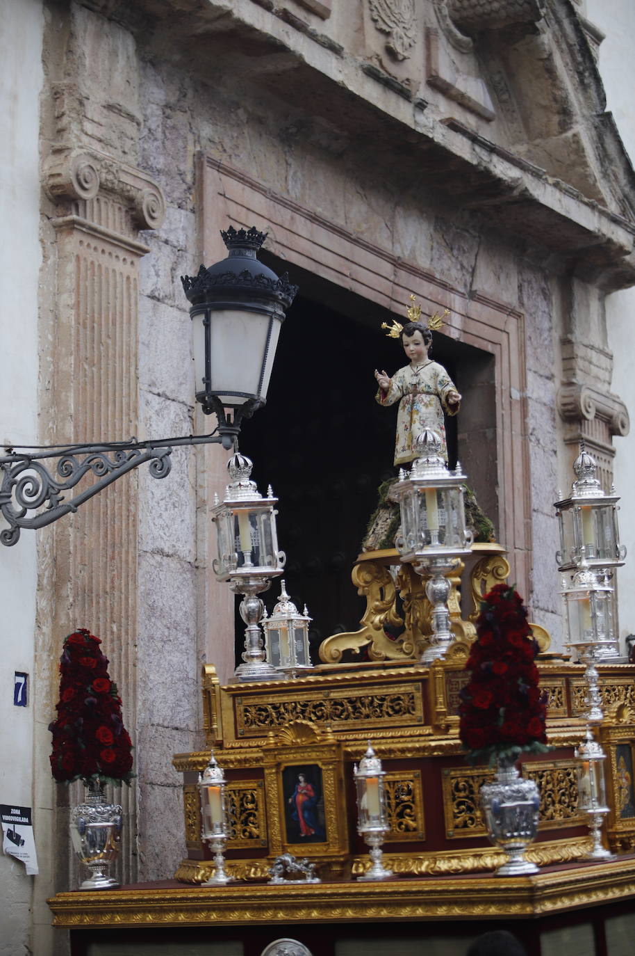 La procesión del Niño Jesús de la Compañía de Córdoba, en imágenes