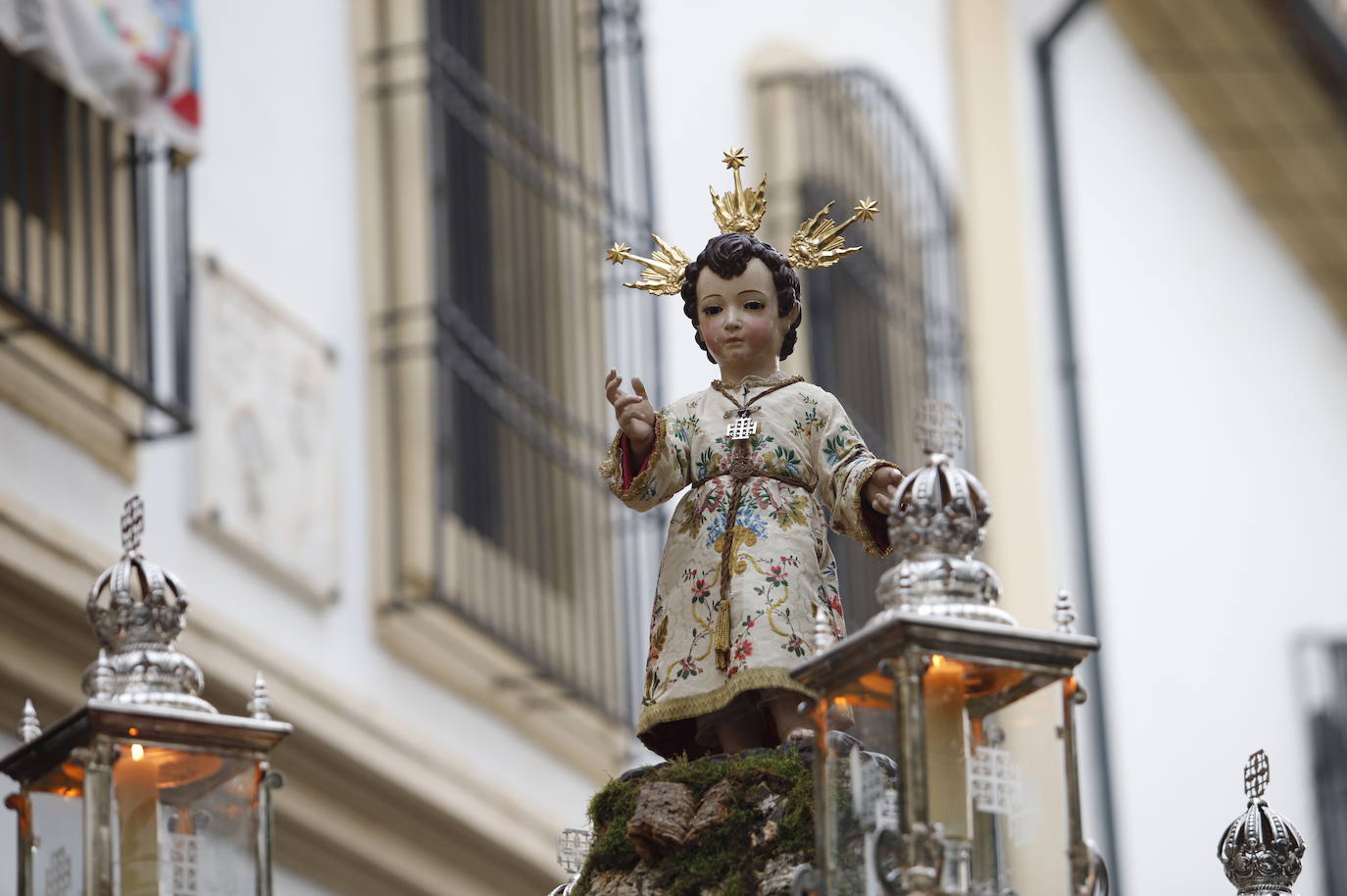 La procesión del Niño Jesús de la Compañía de Córdoba, en imágenes