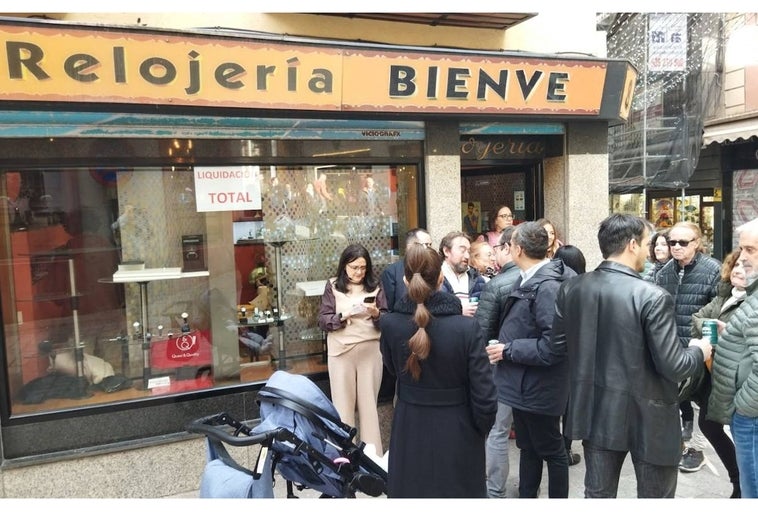 La relojería 'Bienve' dice adiós tras 80 años de historia en la calle Comercio de Toledo