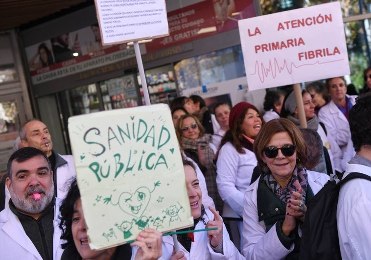 Los médicos de Madrid impulsan nuevas formas de financiación para seguir la huelga