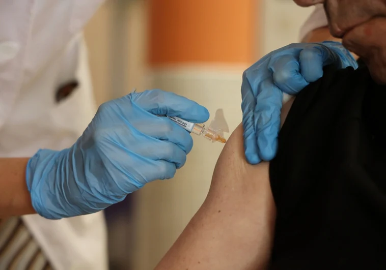 Un 6,5% de los españoles muestran rechazo a la vacunación, según un estudio