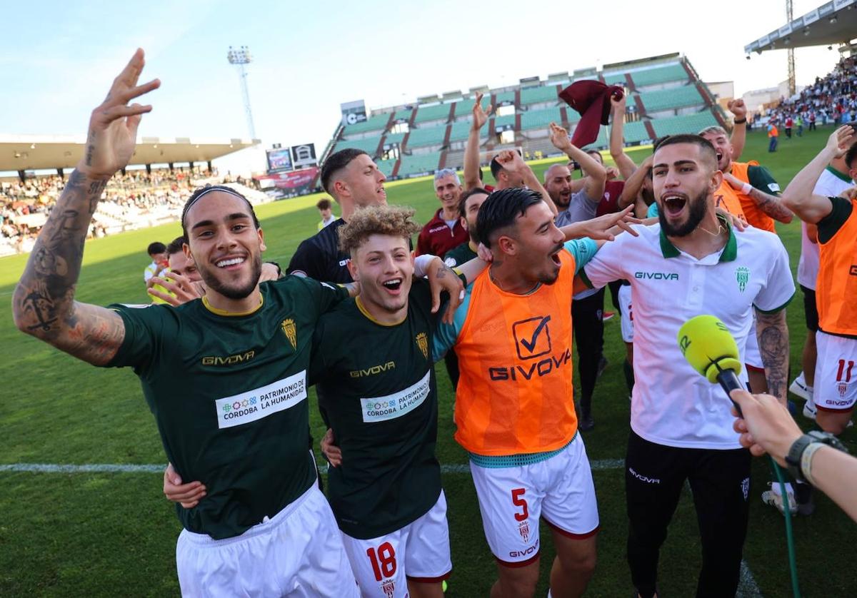 Celebración del ascenso del CCF a Primera RFEF