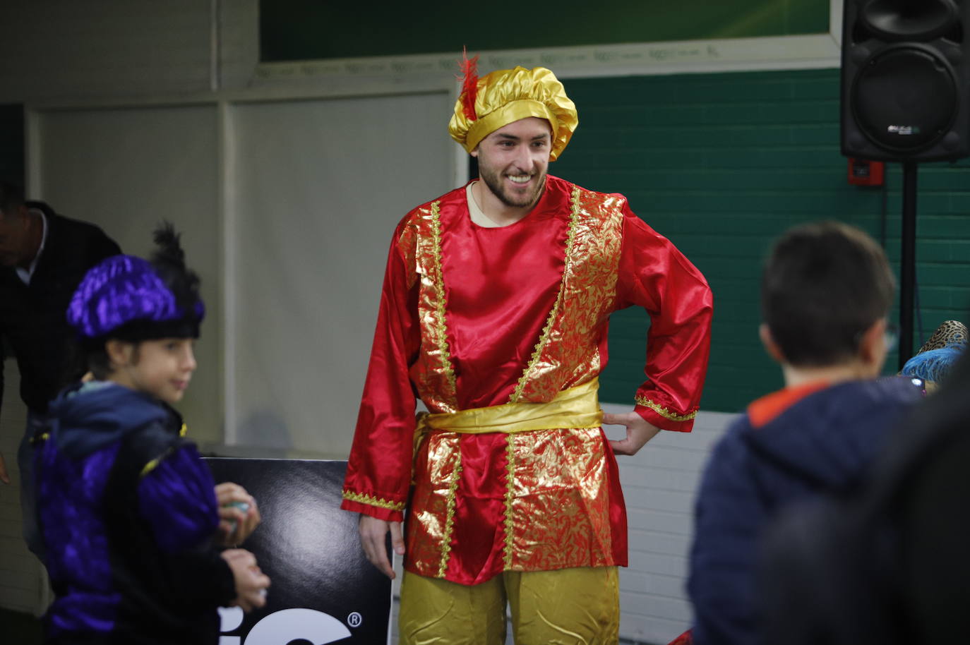 Las impresionantes colas para ver a los Reyes Magos en El Arcángel, en imágenes
