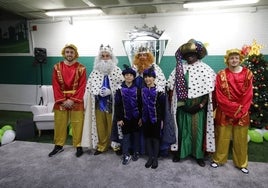 Las impresionantes colas para ver a los Reyes Magos en El Arcángel, en imágenes