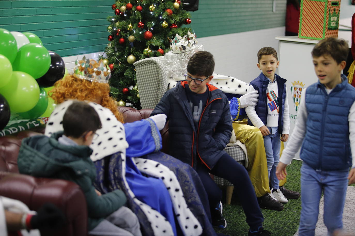 Las impresionantes colas para ver a los Reyes Magos en El Arcángel, en imágenes