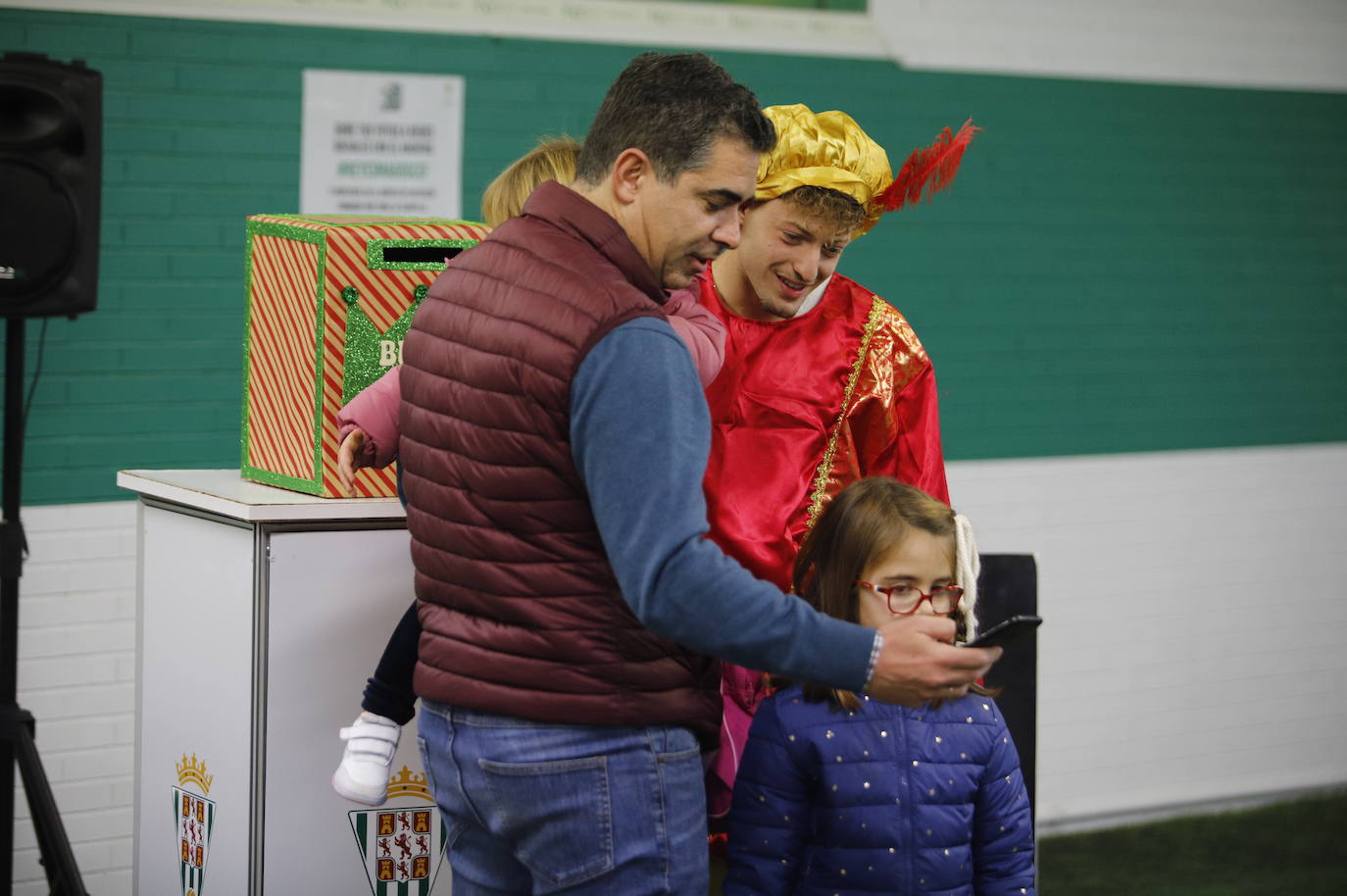 Las impresionantes colas para ver a los Reyes Magos en El Arcángel, en imágenes