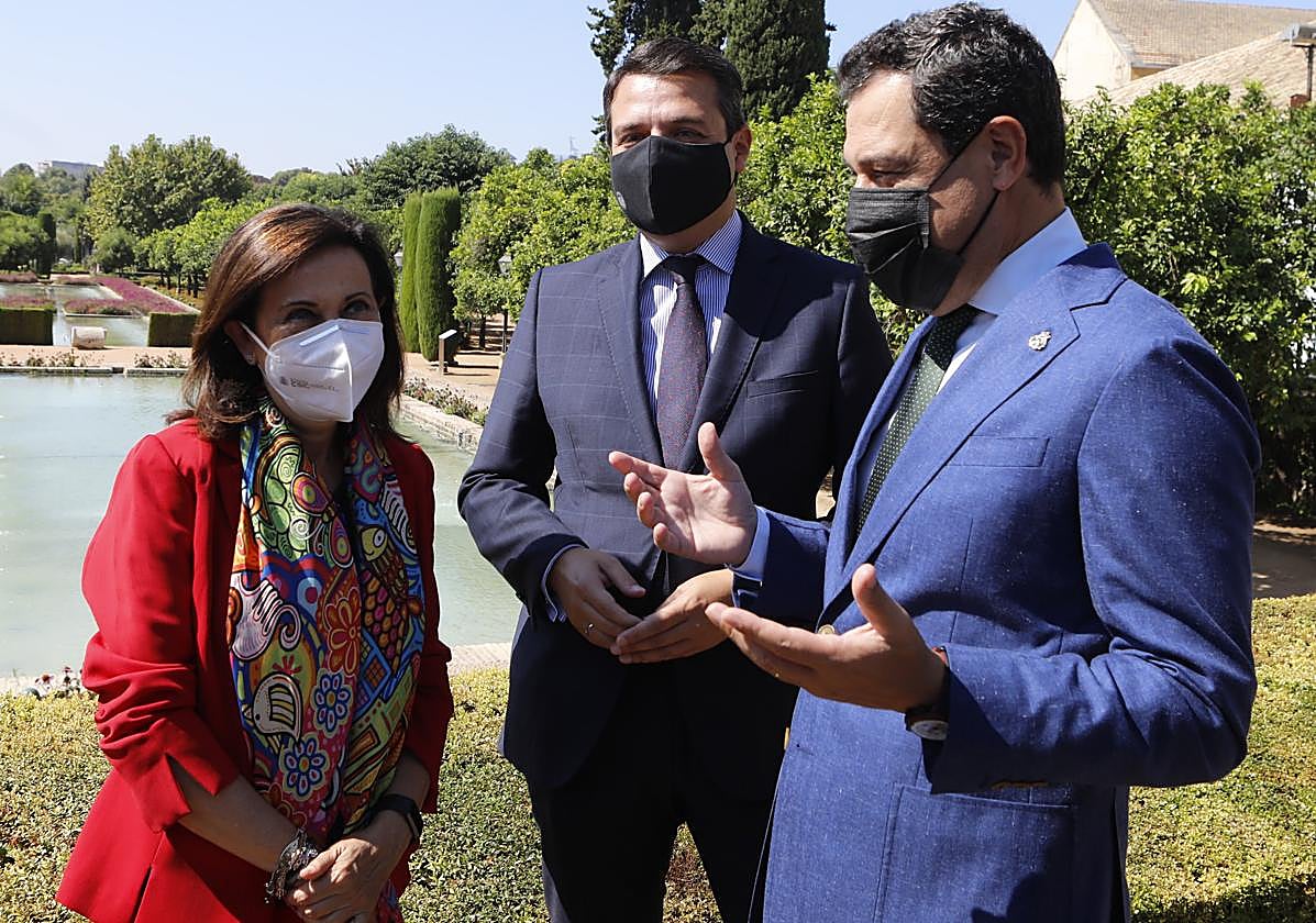 Robles, Bellido y Moreno Bonilla, en los Jardines del Alcázar de Córdoba