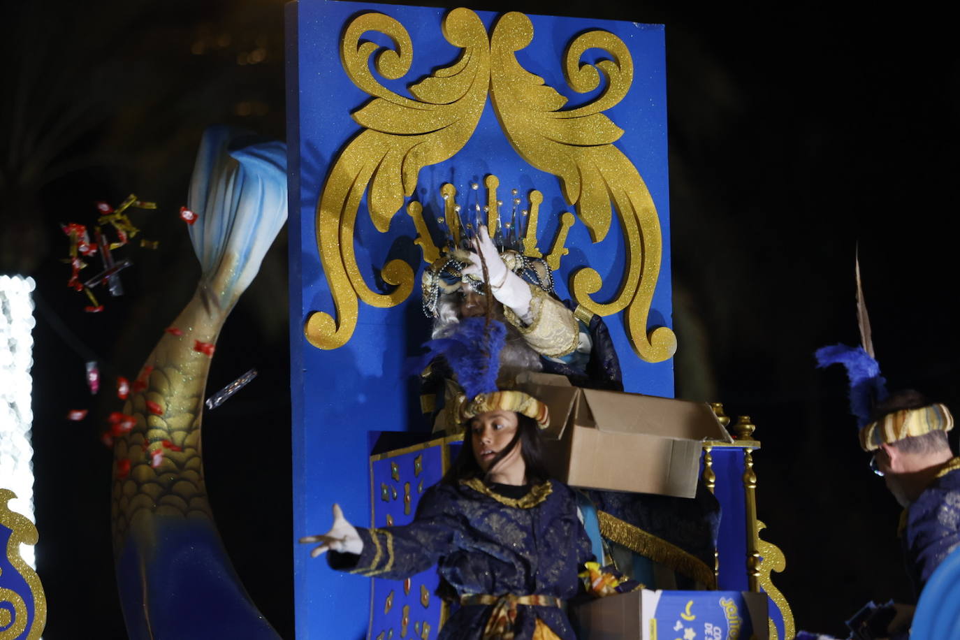 El apoteósico paso de la Cabalgata de los Reyes Magos por el Centro de Córdoba, en imágenes