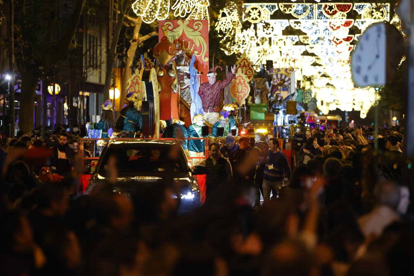 El apoteósico paso de la Cabalgata de los Reyes Magos por el Centro de Córdoba, en imágenes