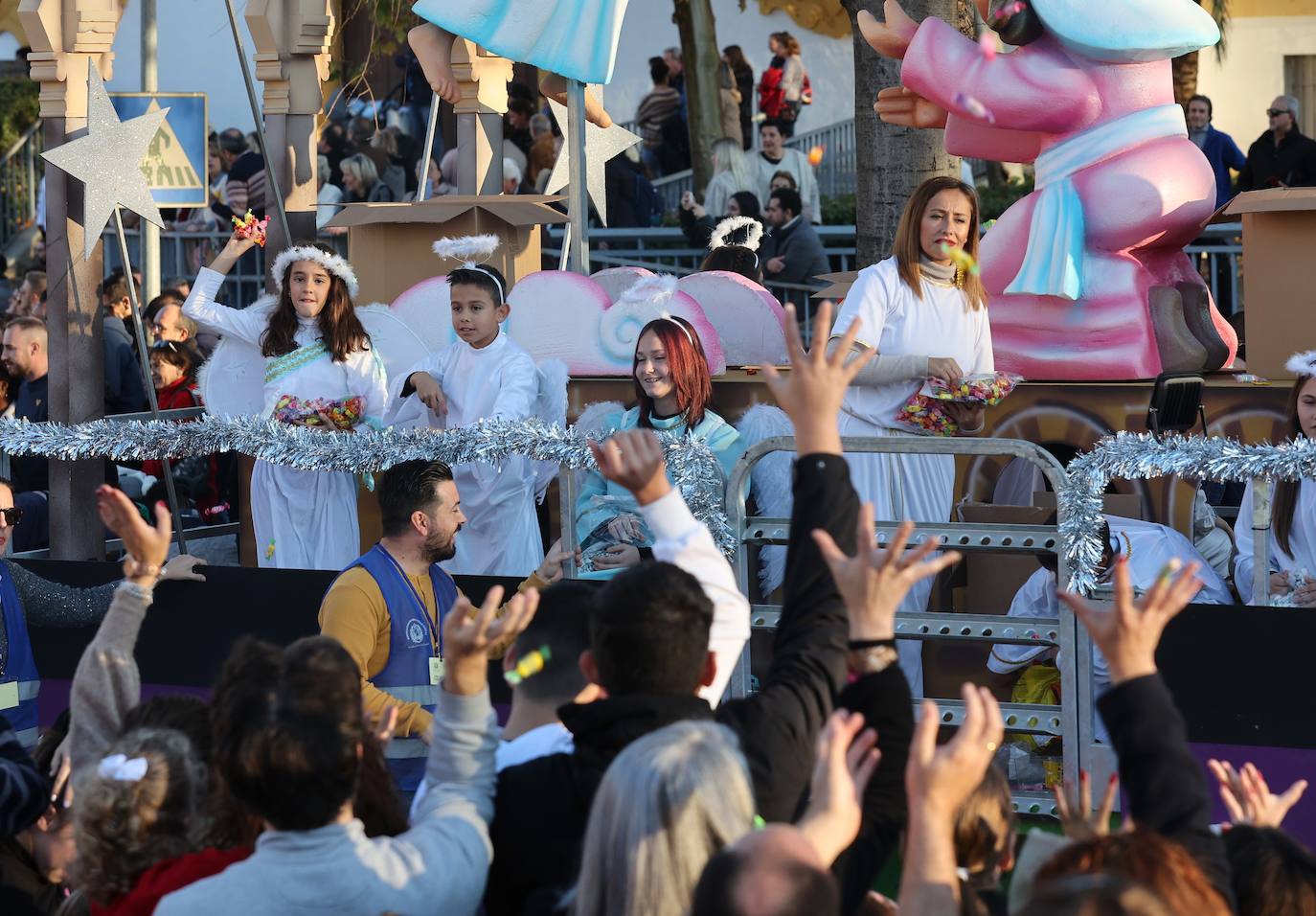 El arranque de la Cabalgata de Reyes de Córdoba 2023, en imágenes