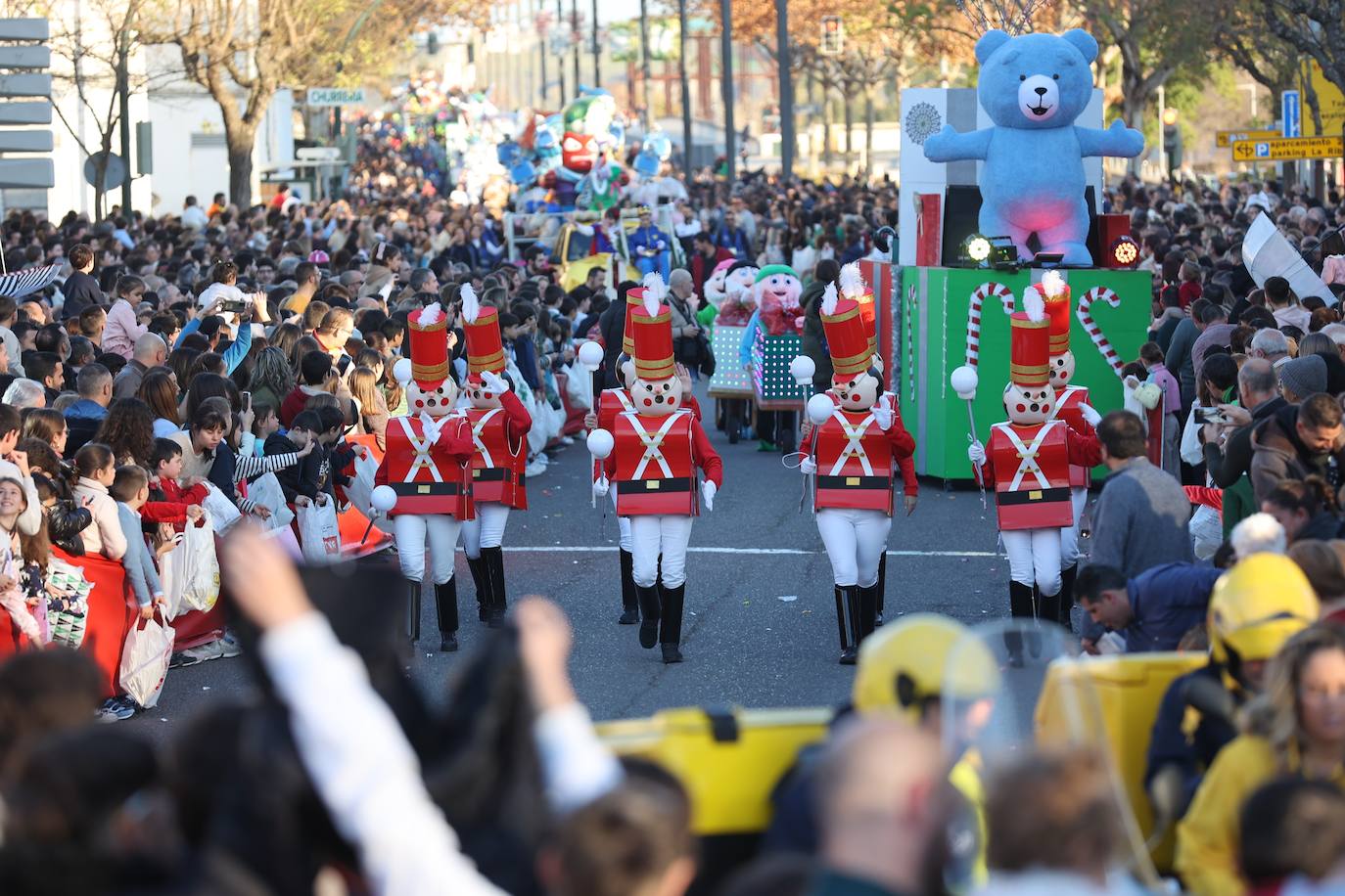 El arranque de la Cabalgata de Reyes de Córdoba 2023, en imágenes