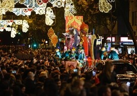 (Video) Cabalgata Reyes Magos de Córdoba 2023 | Un hilo de color y música llena de ilusión las calles