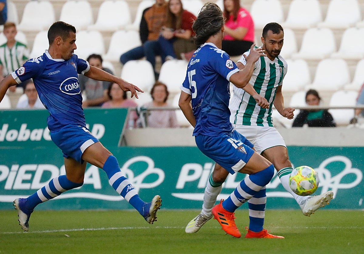 De las Cuevas durante un encuentro con el San Fernando