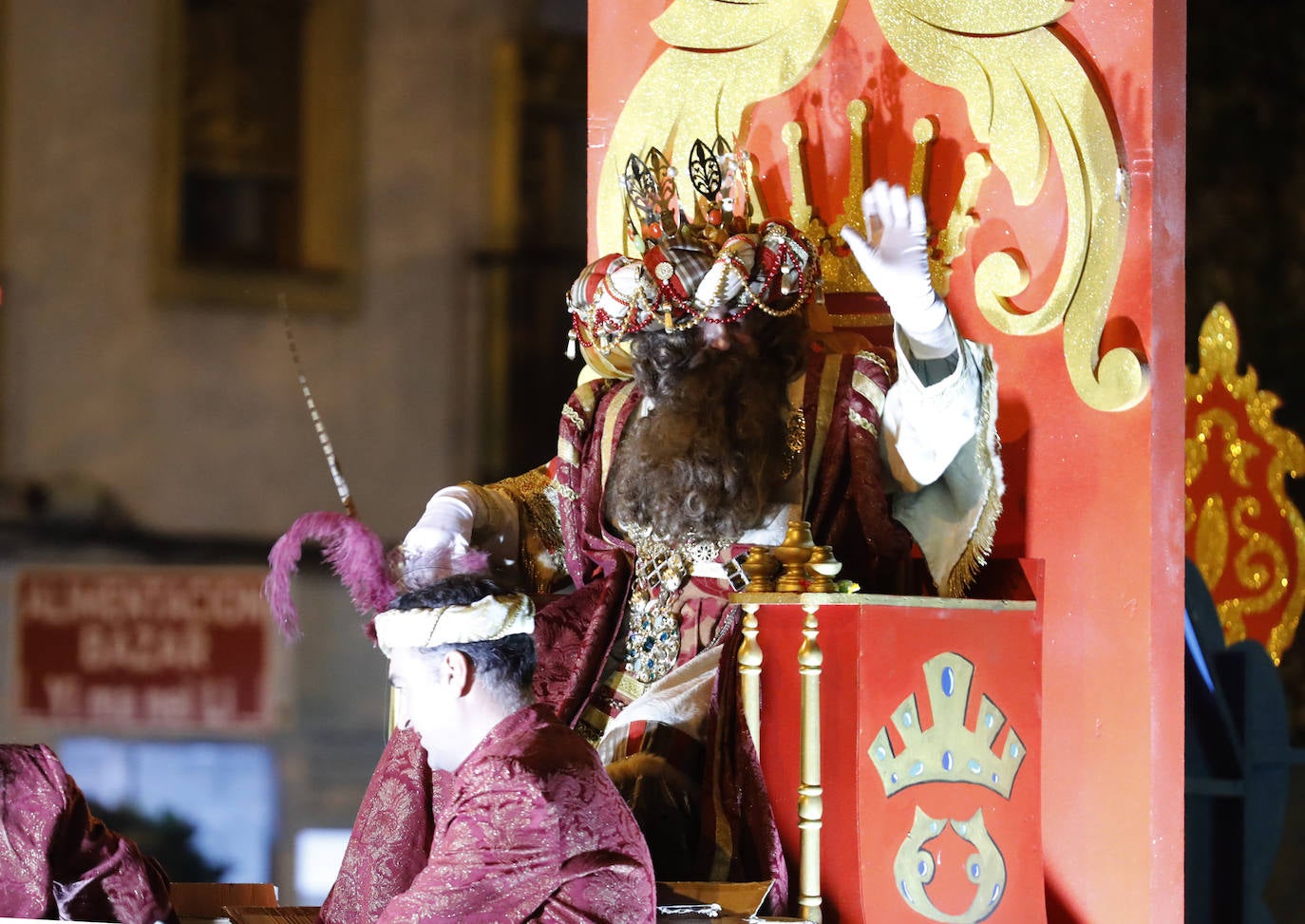 El multitudinario final de la Cabalgata de los Reyes Magos de Córdoba, en imágenes
