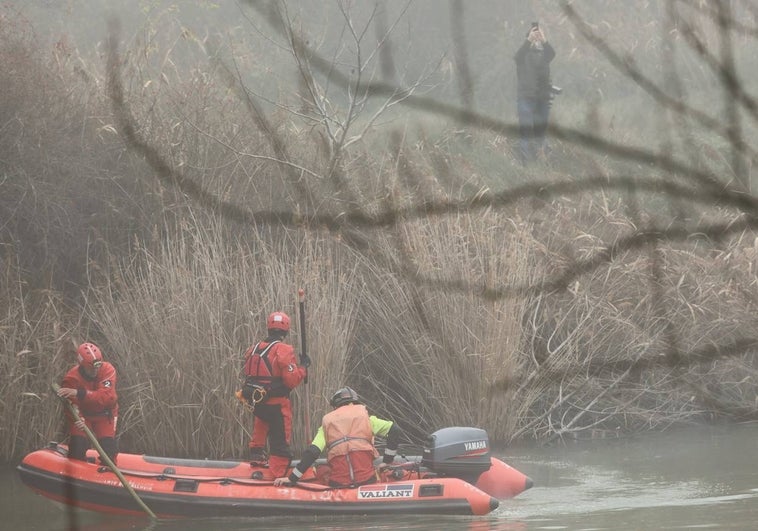 Rescatado el cadáver del conductor del vehículo hundido en el río Carrión a su paso por Palencia