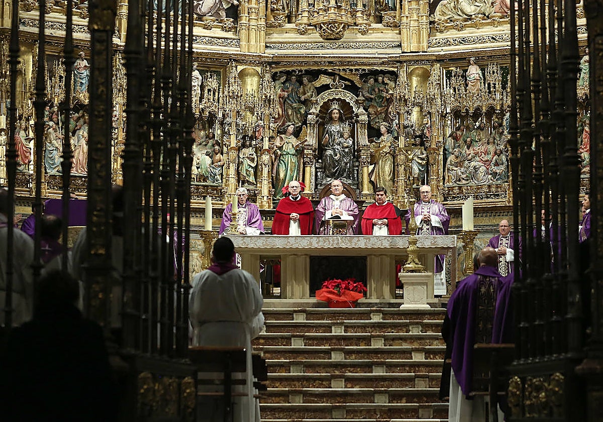 La catedral de Toledo acoge la misa de funeral por Benedicto XVI