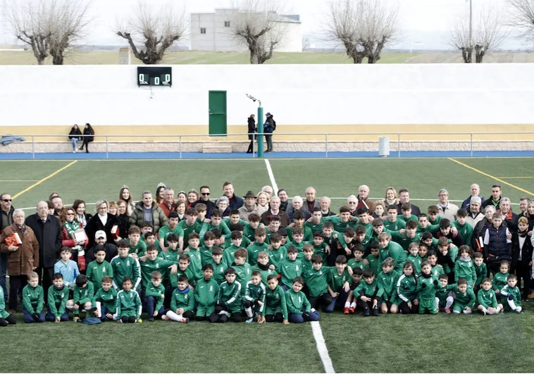 Villaseca inaugura su remozado campo de fútbol 'El Prado'