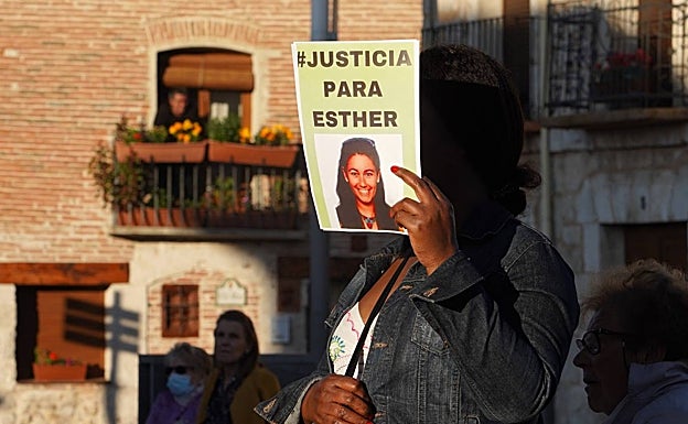 Concentración en recuerdo de la joven