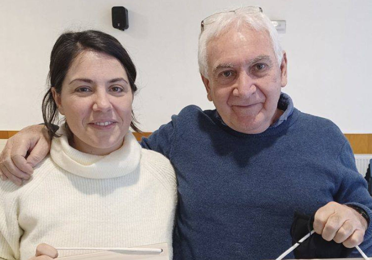 Joseba Sarrionandia junto a la cantante Inés Osinaga, con quien participará en el recital